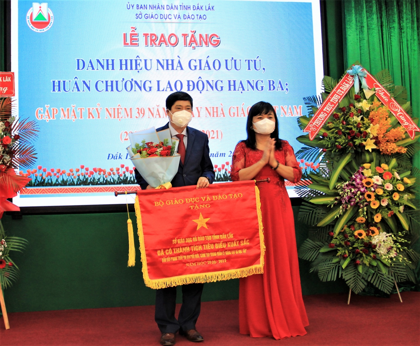 Đắk Lắk: Trao tặng danh hiệu Nhà giáo ưu tú, Huân chương Lao động hạng Ba