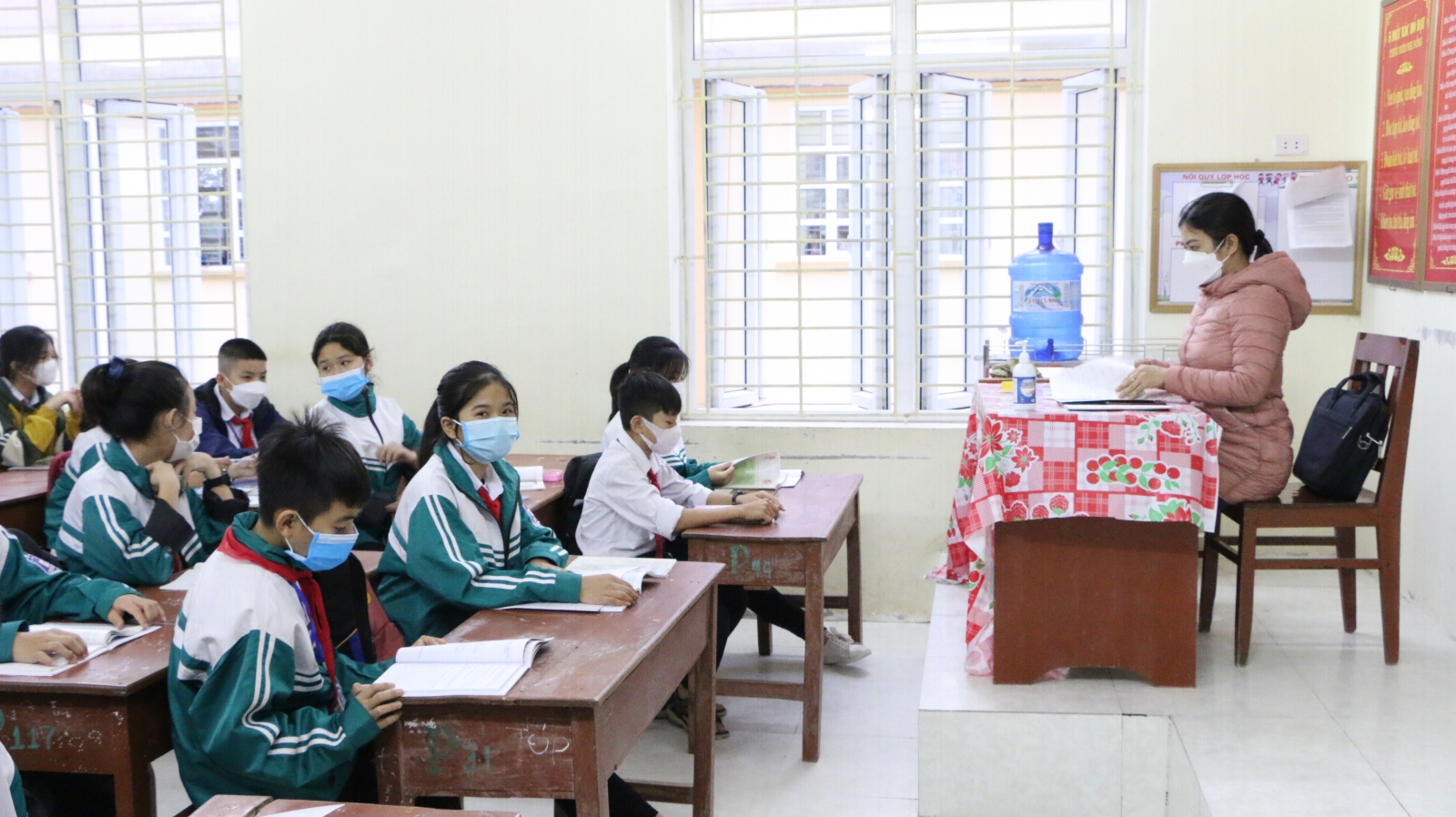 Học sinh Hà Nam hân hoan đến trường sau thời gian dài nghỉ dịch - Ảnh minh hoạ 10