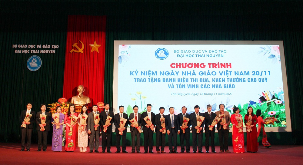 Đại học Thái Nguyên: Vinh danh nhà giáo, cán bộ quản lý tiêu biểu xuất sắc năm 2021 - Ảnh minh hoạ 4