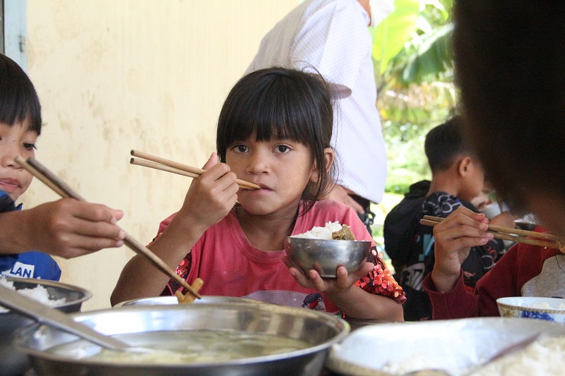 Duy trì sĩ số lớp học khi xã lên nông thôn mới: Thầy cô lặn lội đi tìm trò - Ảnh minh hoạ 2