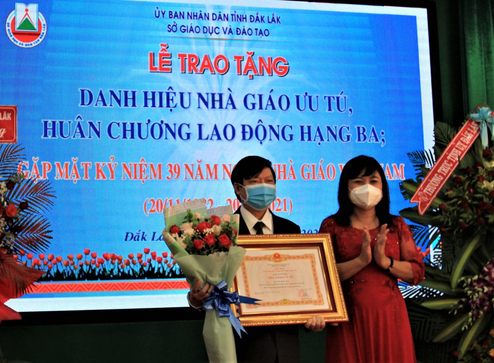 Đắk Lắk: Trao tặng danh hiệu Nhà giáo ưu tú, Huân chương Lao động hạng Ba - Ảnh minh hoạ 3