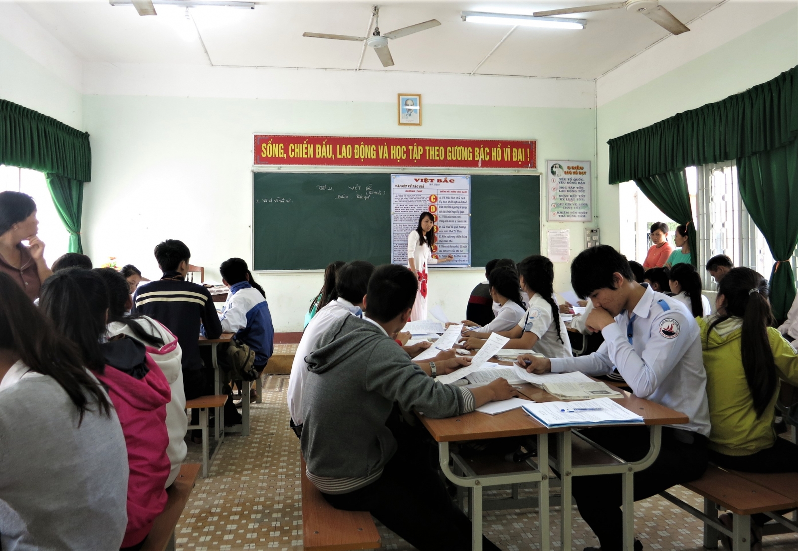Trường THPT Nguyễn Tất Thành, tỉnh Đắk Lắk: 35 năm vun đắp những mùa quả ngọt - Ảnh minh hoạ 3