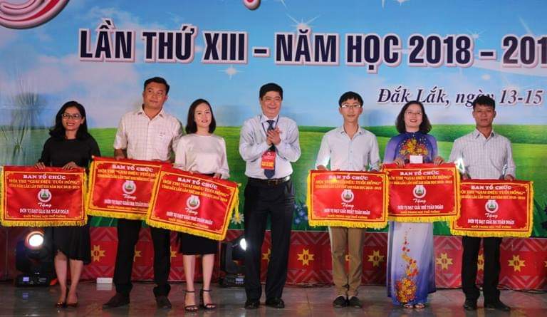 Trường THPT Hùng Vương, tỉnh Đắk Lắk - 20 năm xây dựng và phát triển - Ảnh minh hoạ 2