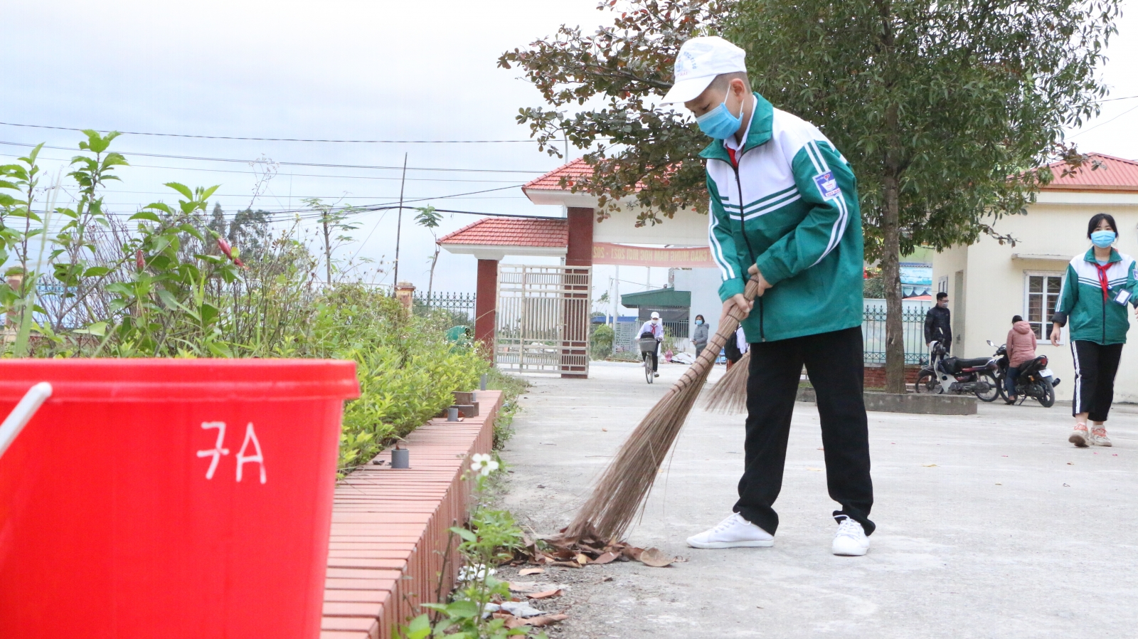 Học sinh Hà Nam hân hoan đến trường sau thời gian dài nghỉ dịch - Ảnh minh hoạ 7