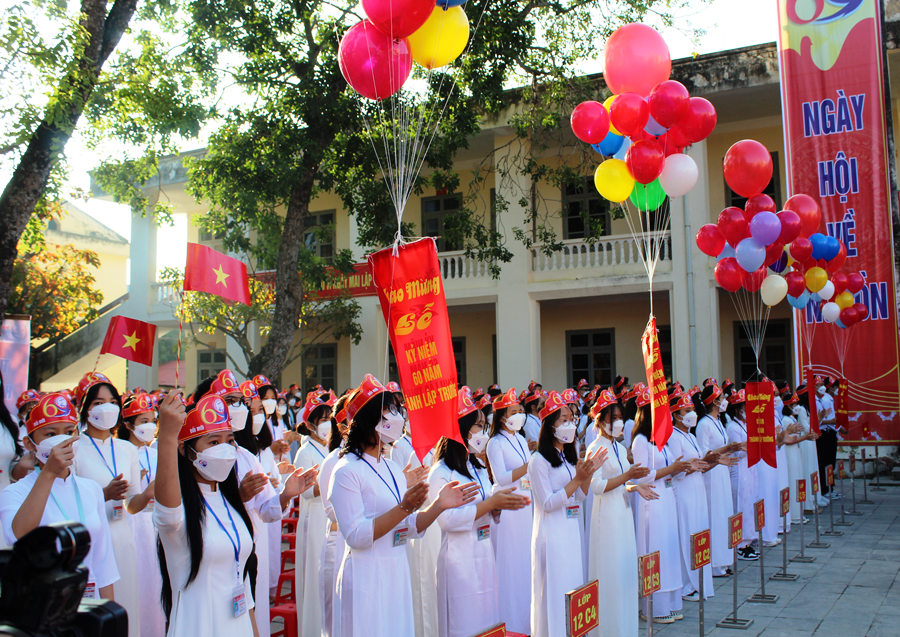 Trường THPT Quảng Xương 1 (Thanh Hóa) đón nhận cờ thi đua của Thủ tướng - Ảnh minh hoạ 7