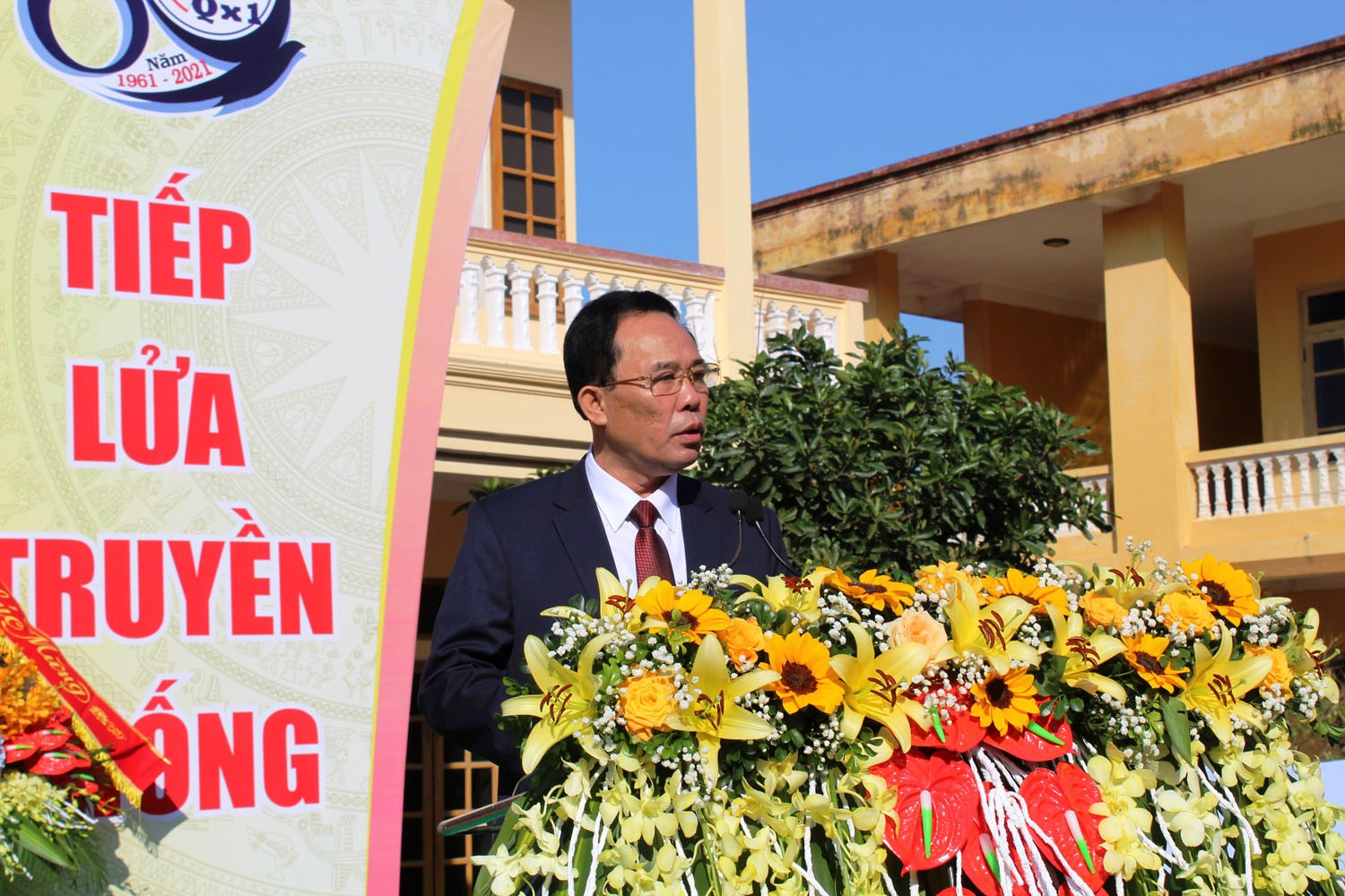 Trường THPT Quảng Xương 1 (Thanh Hóa) đón nhận cờ thi đua của Thủ tướng - Ảnh minh hoạ 3