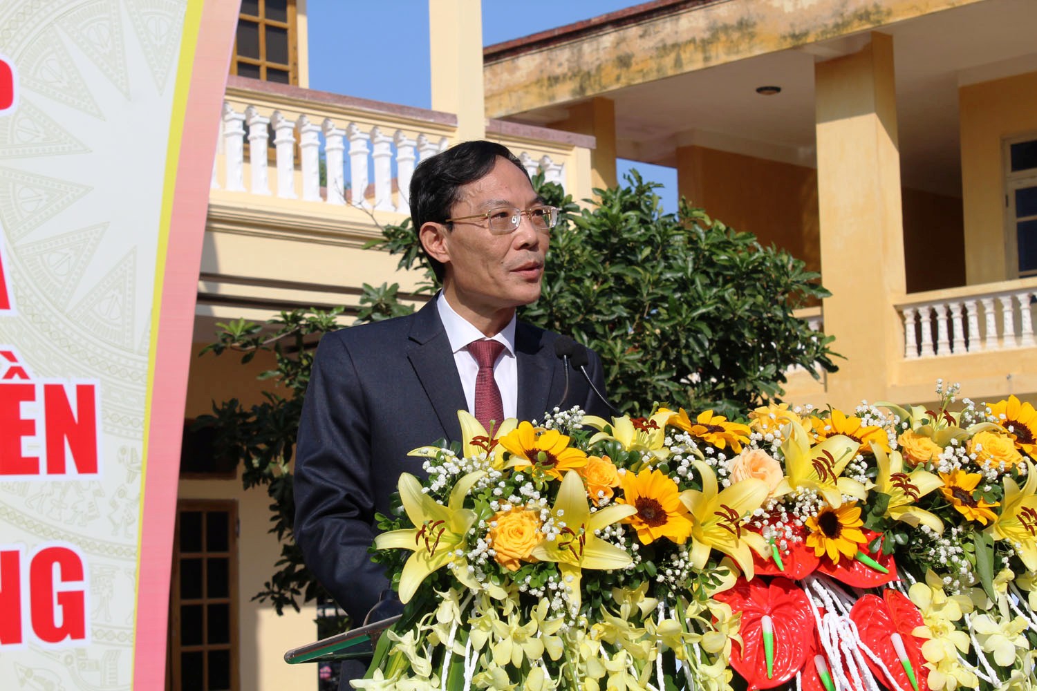 Trường THPT Quảng Xương 1 (Thanh Hóa) đón nhận cờ thi đua của Thủ tướng - Ảnh minh hoạ 2