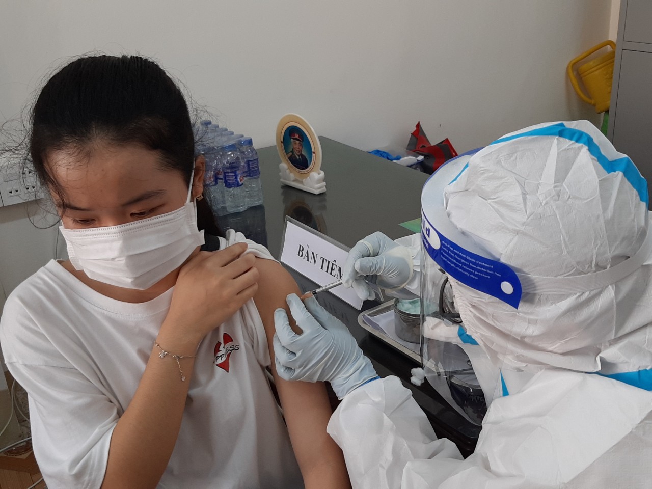 Cà Mau: Đồng loạt tiêm vắc xin phòng Covid-19 cho học sinh THPT