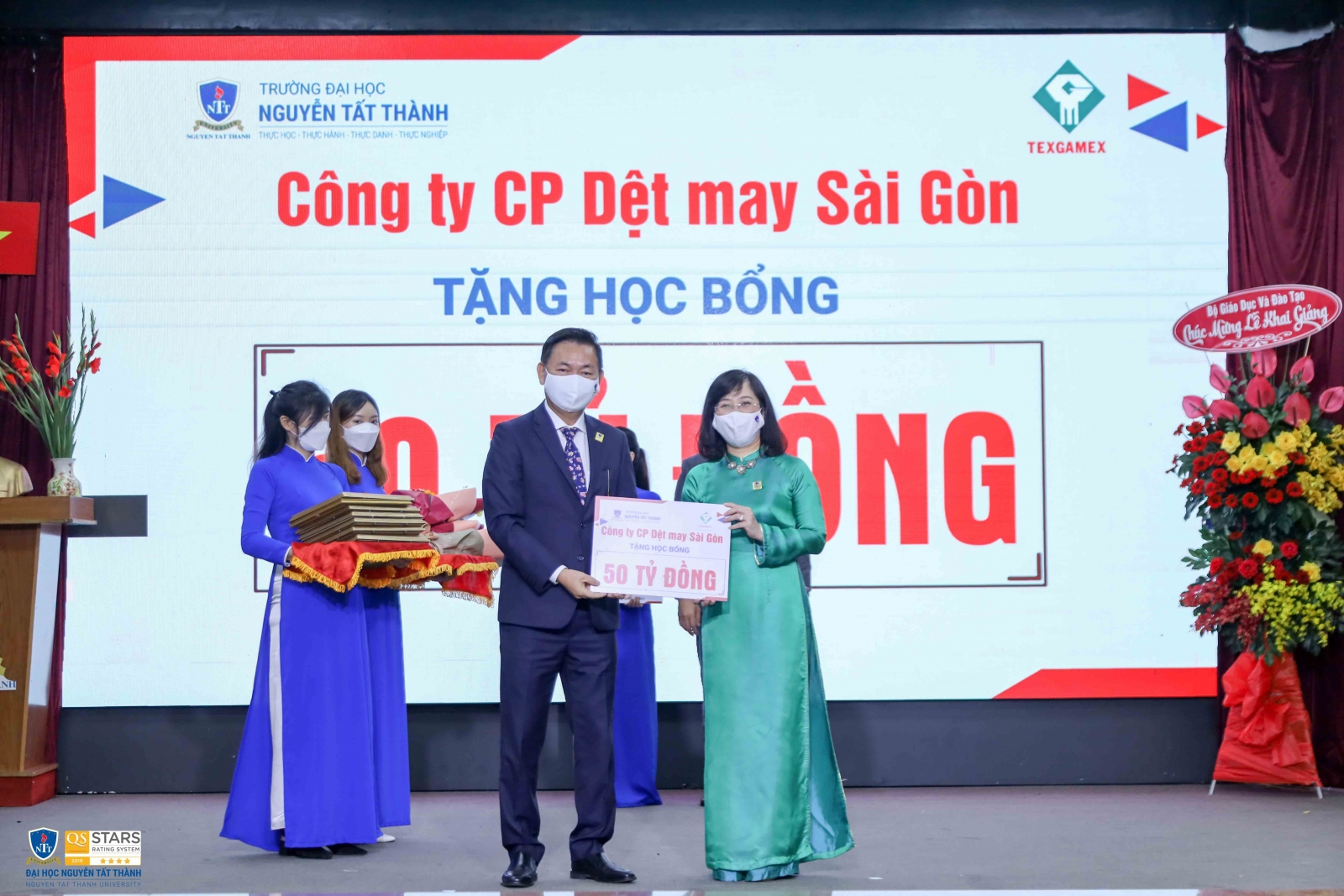 Trường Đại học Nguyễn Tất Thành tiếp nhận 50 tỷ đồng cho quỹ học bổng