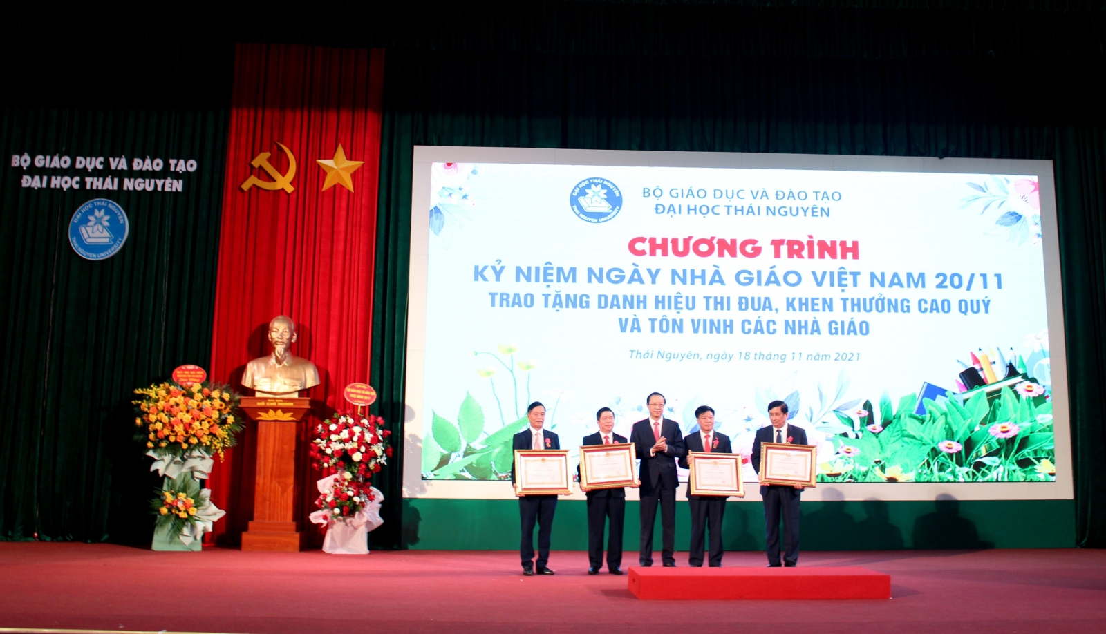 Đại học Thái Nguyên: Vinh danh nhà giáo, cán bộ quản lý tiêu biểu xuất sắc năm 2021