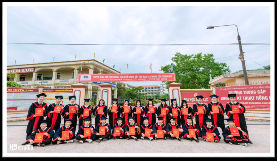 Trường Trung cấp Kinh tế- Kỹ thuật Hồng Lam :  “Ngôi trường xứ Nghệ - Thực hiện hiệu quả đào tạo Nghề kết hợp giảng dạy Văn hoá GDTX cấp THPT”