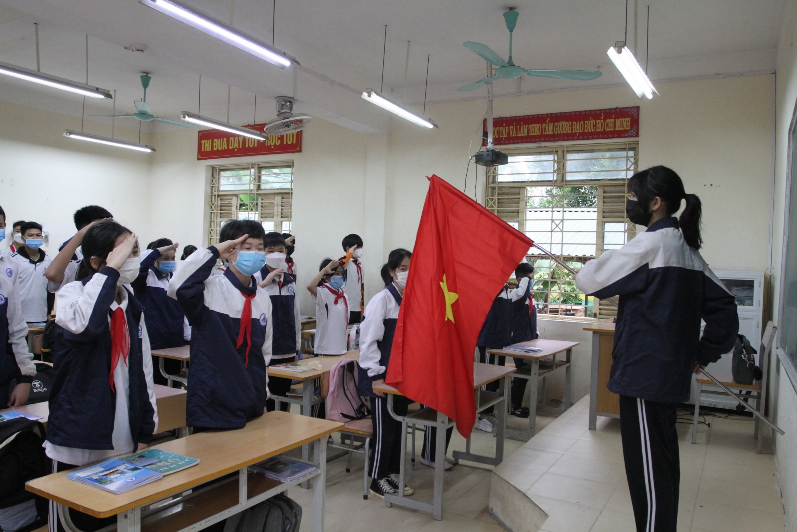 Hà Nội: Thêm 27 nghìn học sinh lớp 9 đến trường học trực tiếp - Ảnh minh hoạ 2