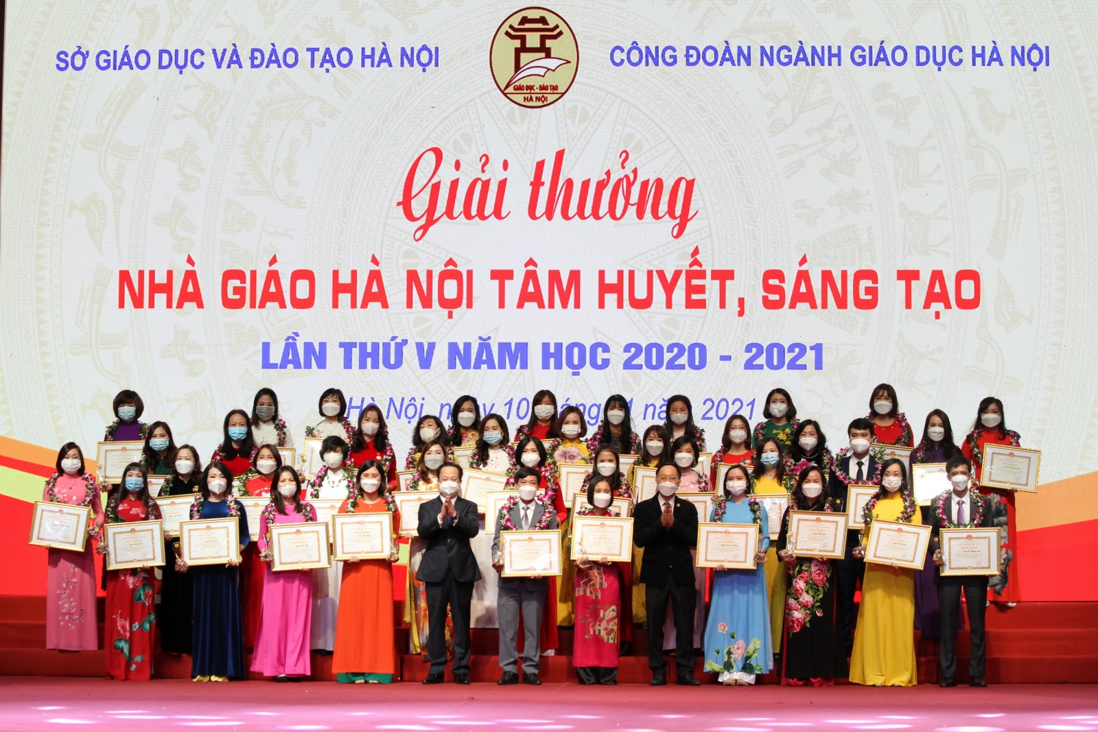 Hà Nội tuyên dương điển hình tiên tiến, nhà giáo tiêu biểu năm 2021 - Ảnh minh hoạ 4