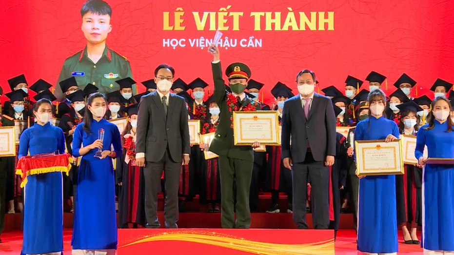 Hà Nội tuyên dương 90 thủ khoa xuất sắc tốt nghiệp các trường đại học