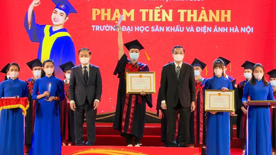 Hà Nội tuyên dương 90 thủ khoa xuất sắc tốt nghiệp các trường đại học - Ảnh minh hoạ 3