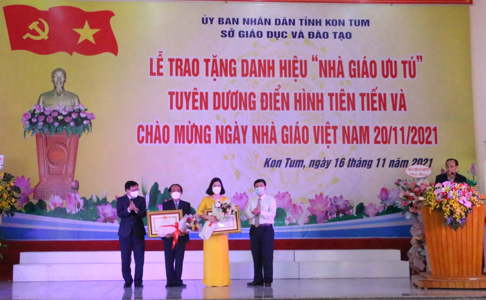 Kon Tum: Trao tặng danh hiệu "Nhà giáo Ưu tú" tới 2 thầy cô