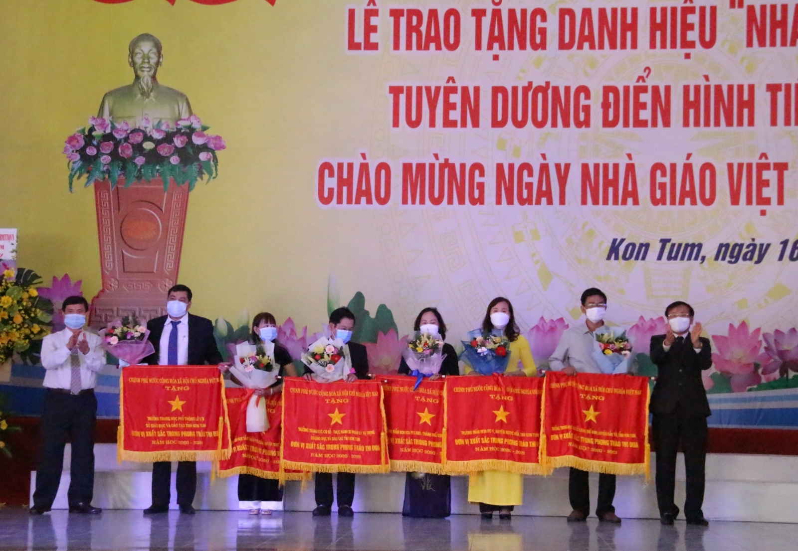 Kon Tum: Trao tặng danh hiệu 