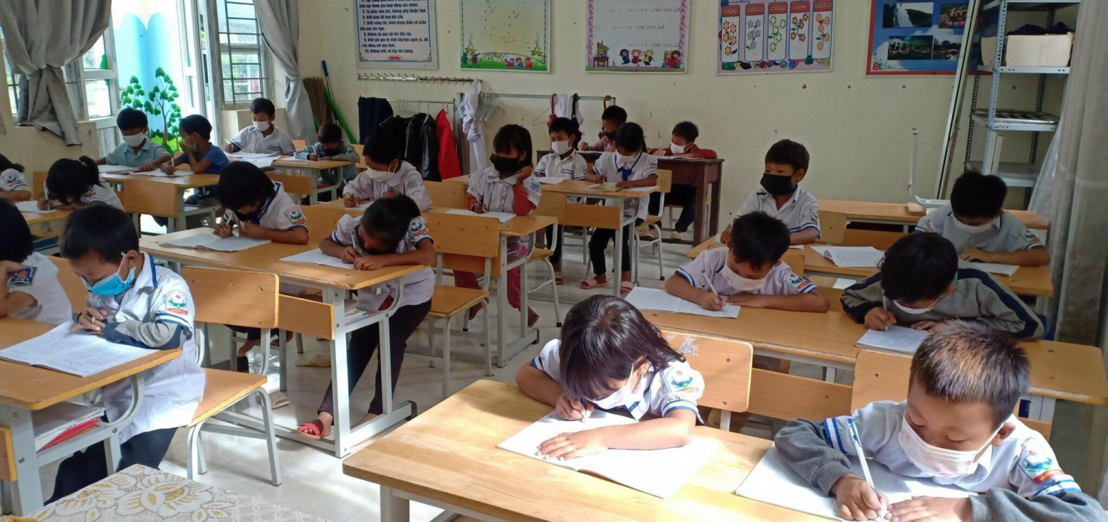 Học sinh huyện Bảo Yên (Lào Cai) tiếp tục đi học trở lại