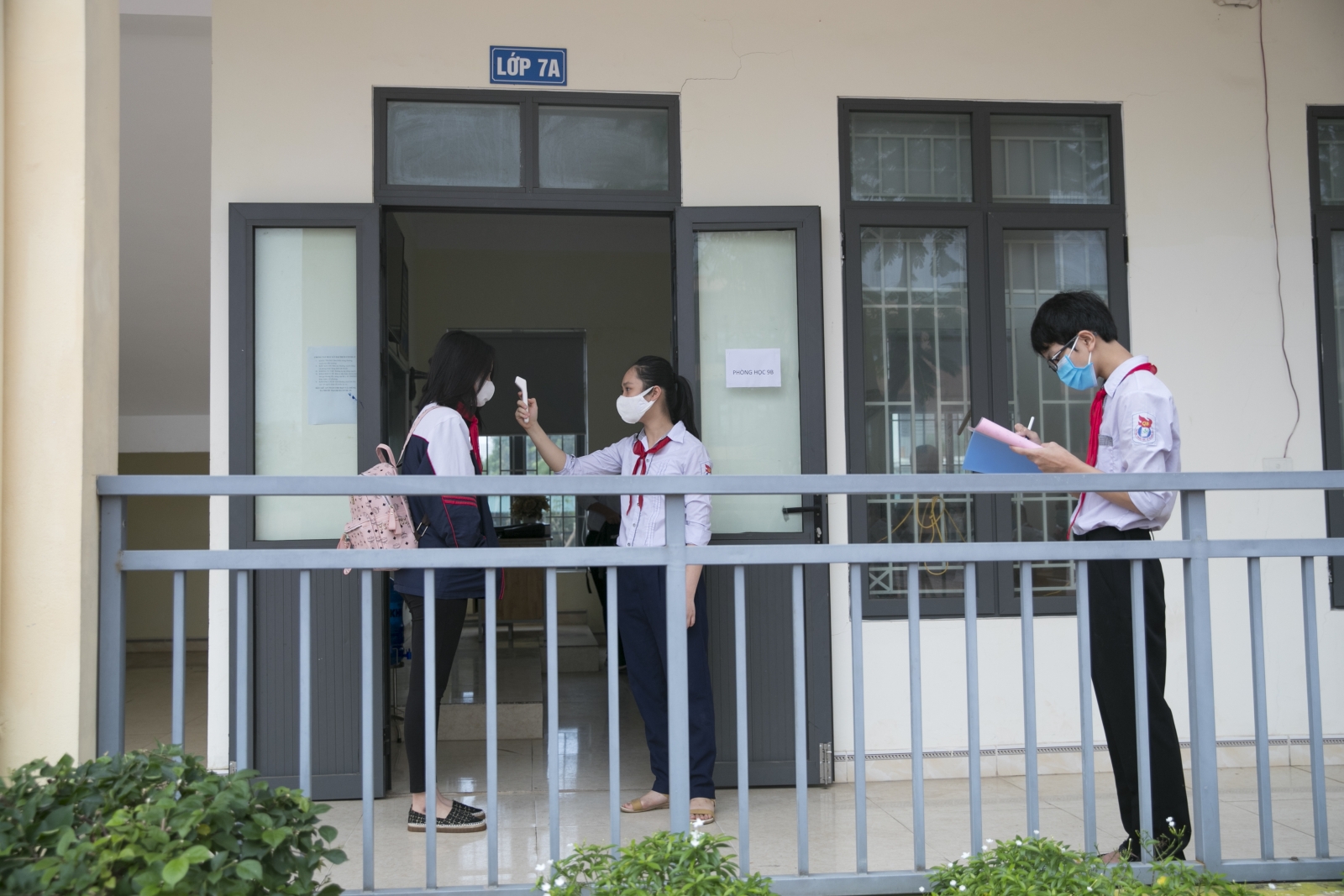 Học sinh khối 9, 10, 11 thành Vinh vui mừng học trực tiếp, thực hiện 