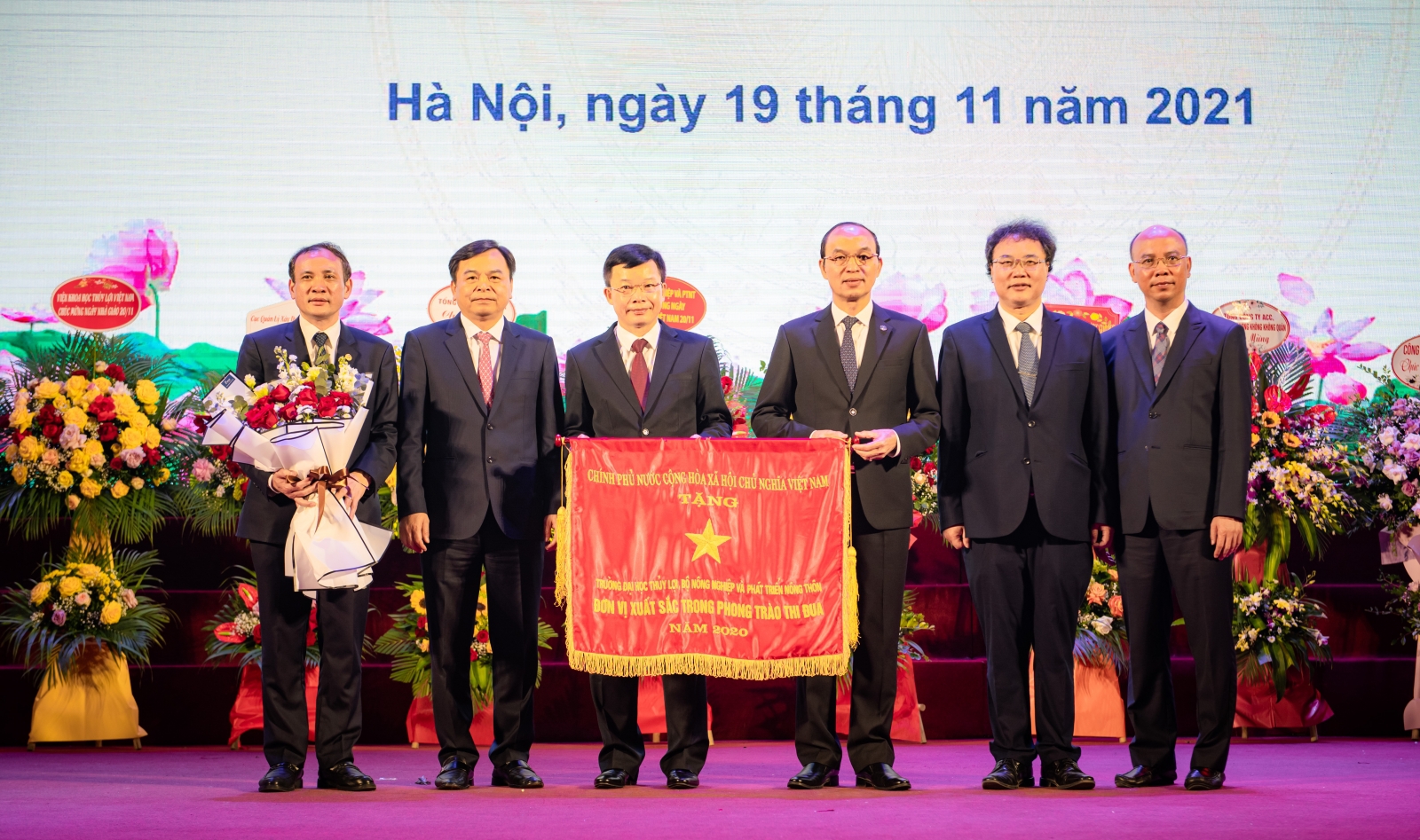 Trường Đại học Thủy lợi kỷ niệm ngày Nhà giáo Việt Nam 20/11 và đón nhận sao UPM