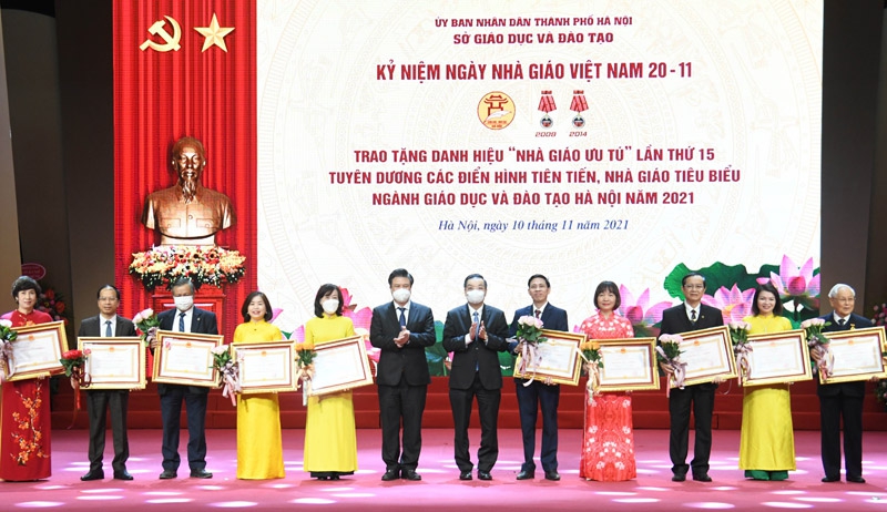 Sở GD&ĐT Hà Nội không tổ chức tiếp khách, nhận hoa chúc mừng ngày Nhà giáo Việt Nam