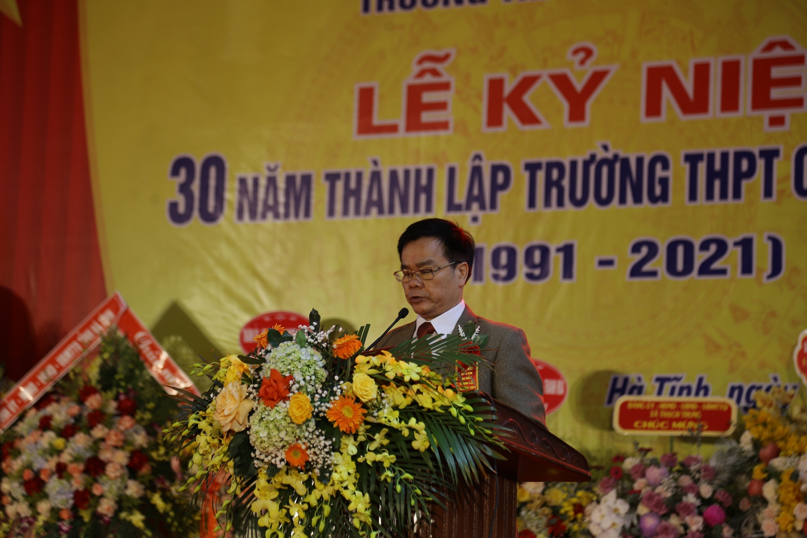 Trường THPT Chuyên Hà Tĩnh đón nhận Bằng khen của Thủ tướng Chính phủ