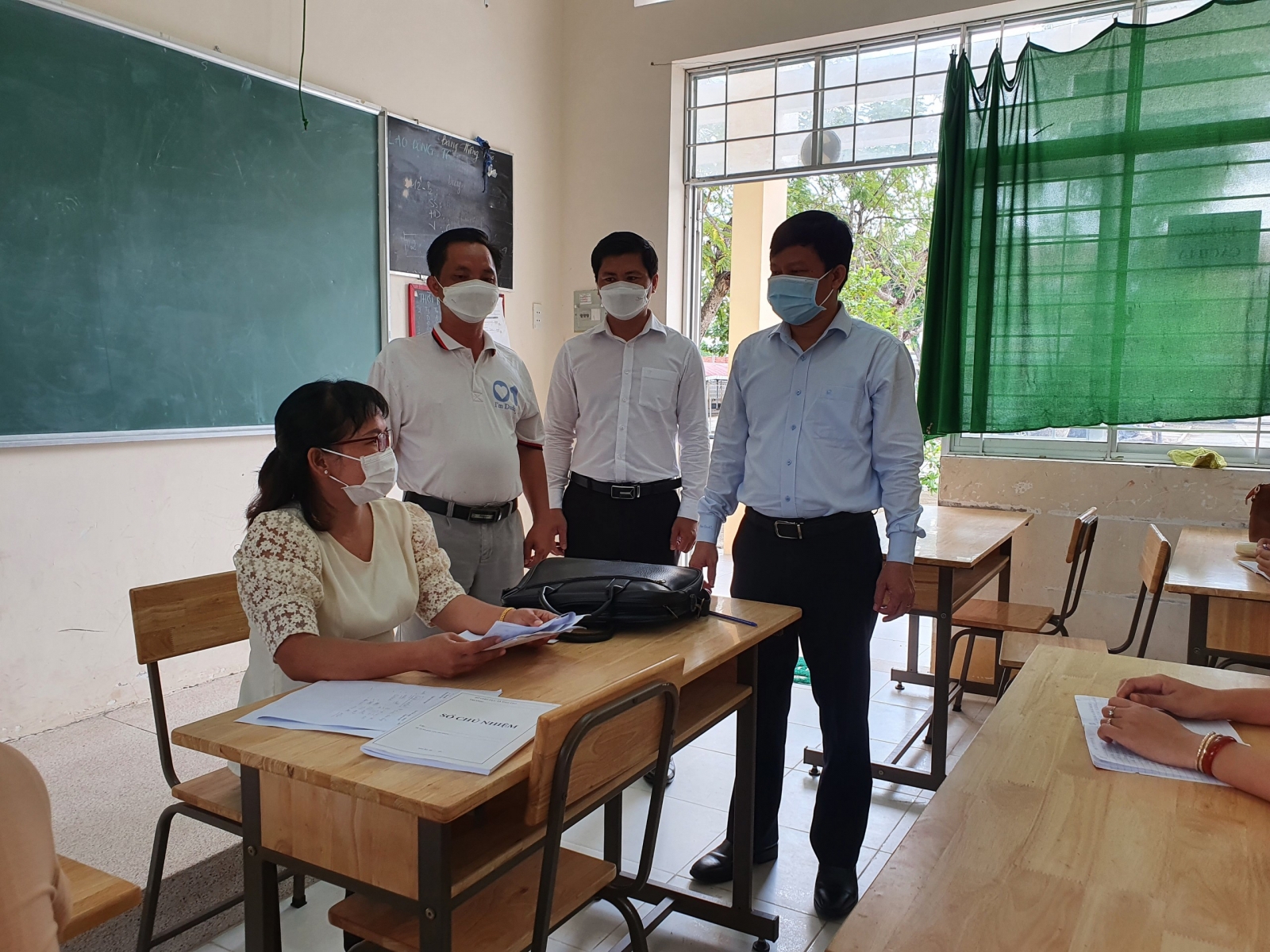 Huyện đầu tiên tỉnh Tiền Giang cho học sinh lớp 9 và 12 trở lại trường - Ảnh minh hoạ 4