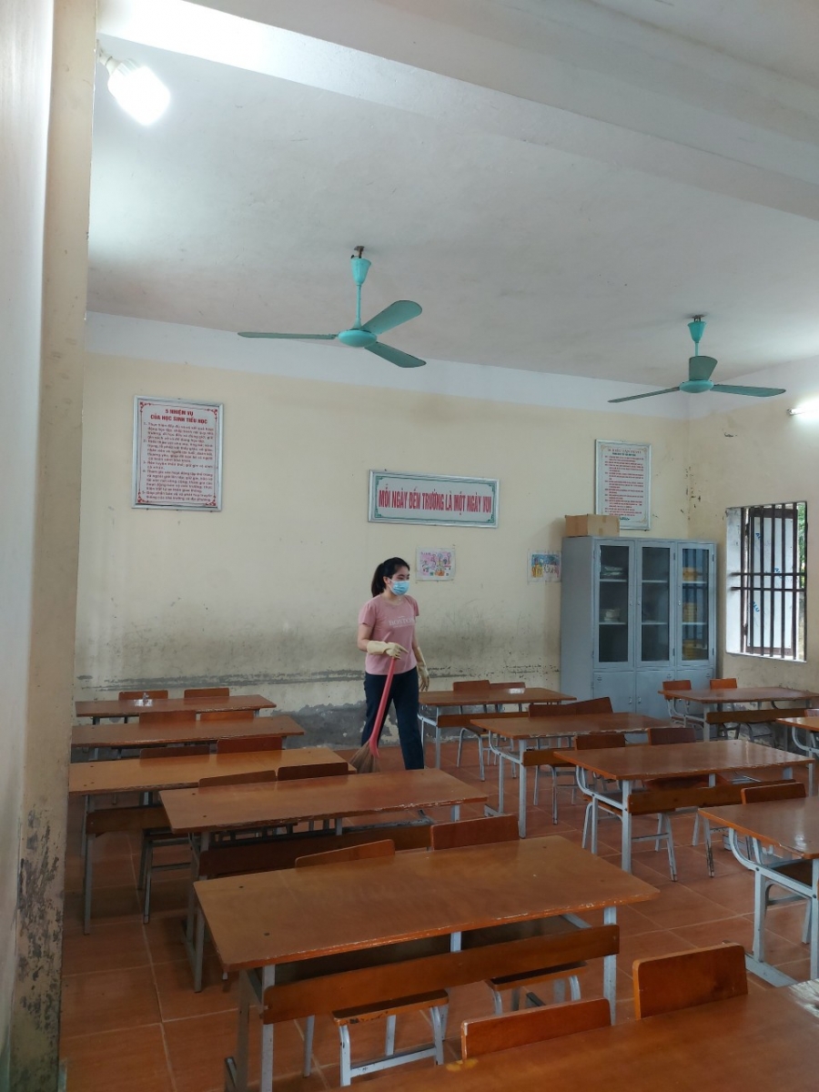 Hà Nam: Thầy cô tất bật dọn dẹp trường lớp trước ngày đón học sinh - Ảnh minh hoạ 8