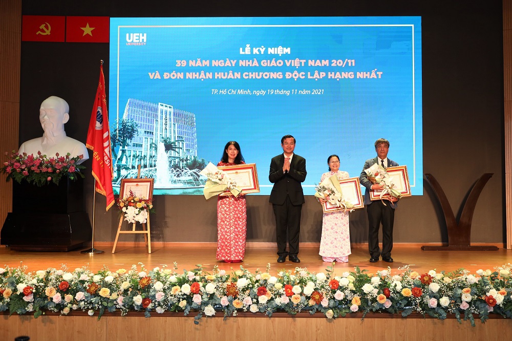 Trường Đại học Kinh tế TPHCM đón nhận Huân chương Độc lập hạng Nhất - Ảnh minh hoạ 3