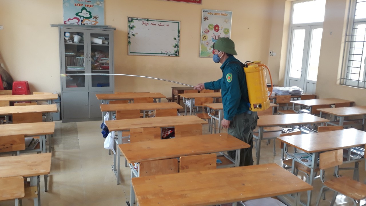 Hà Nam: Thầy cô tất bật dọn dẹp trường lớp trước ngày đón học sinh - Ảnh minh hoạ 5