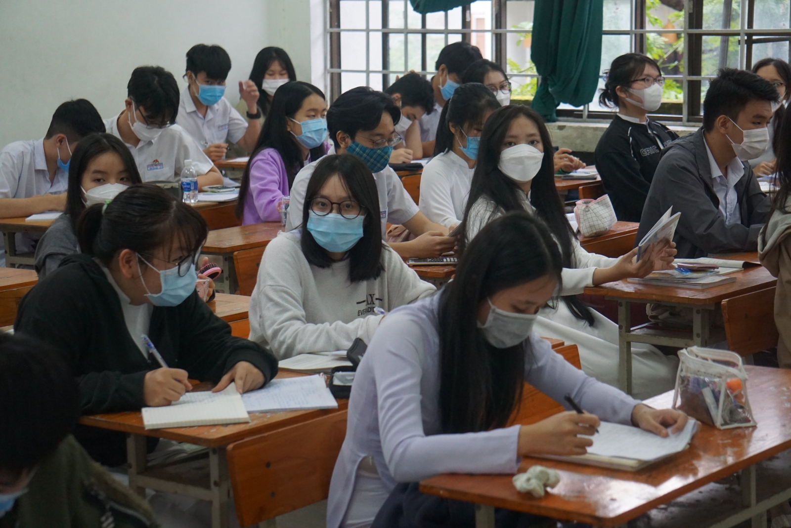 Đà Nẵng: Học sinh lớp 12 trở lại trường trừ 2 phường tiếp tục học trực tuyến - Ảnh minh hoạ 4
