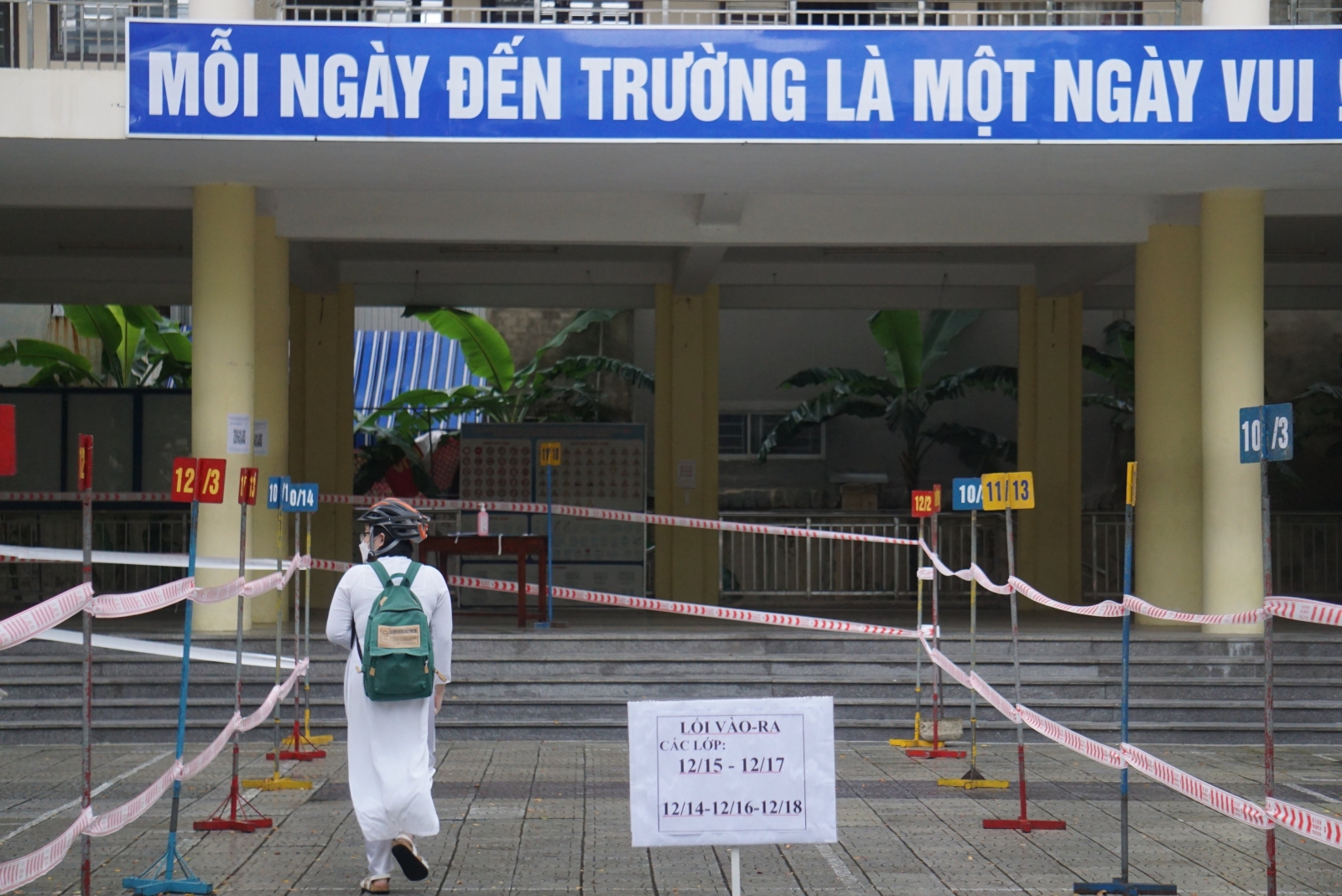 Đà Nẵng: Học sinh lớp 12 trở lại trường trừ 2 phường tiếp tục học trực tuyến - Ảnh minh hoạ 2