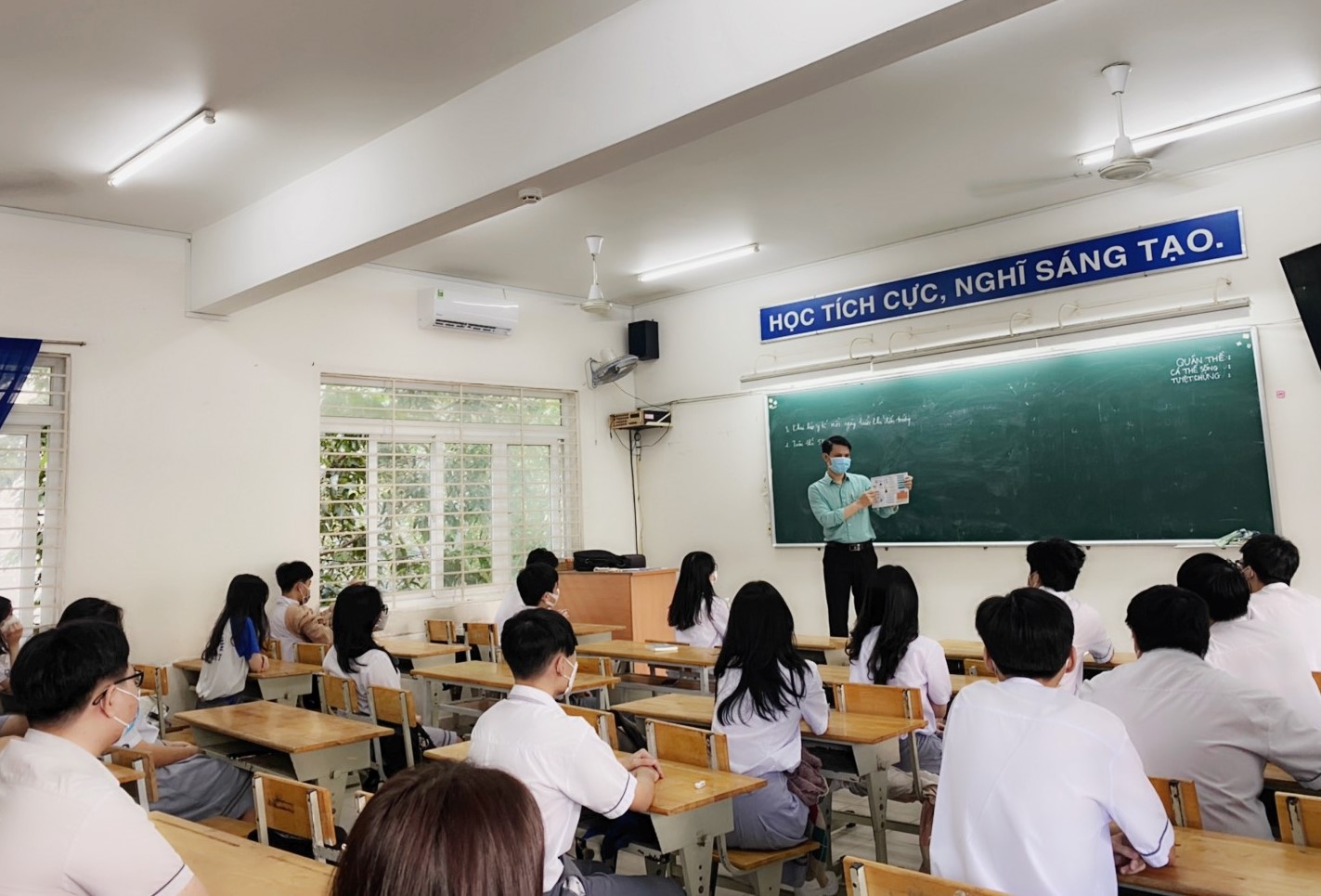 Học sinh lớp 7 trở lên ở Thành phố Hồ Chí Minh đi học trực tiếp từ tuần sau