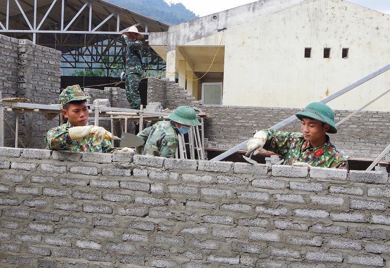 Giáo dục quốc phòng và an ninh trong trường học: Những ngôi nhà bán trú ấm tình quân - dân