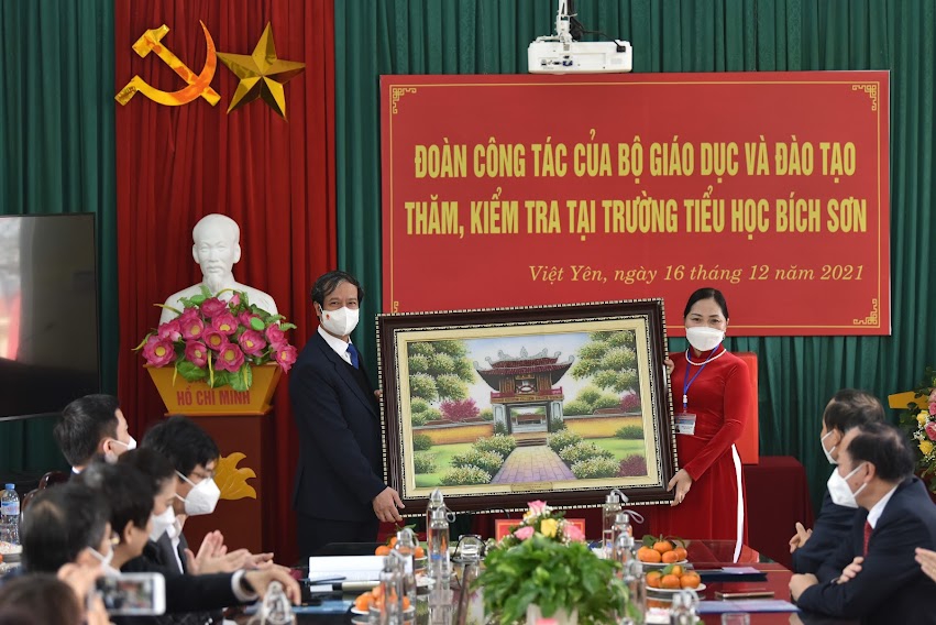 Bộ trưởng Nguyễn Kim Sơn: Lấy giáo dục truyền thống làm điểm tựa giáo dục đạo đức, nhân cách - Ảnh minh hoạ 3