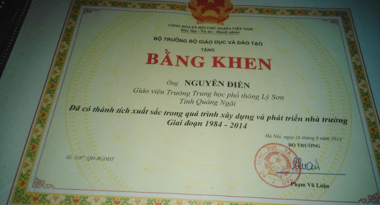 Thầy giáo dành cả thanh xuân 