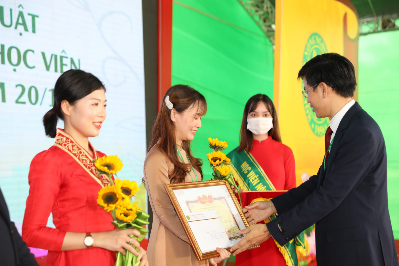 Học viện Nông nghiệp Việt Nam trao giải cho các tác phẩm văn hóa nghệ thuật - Ảnh minh hoạ 2