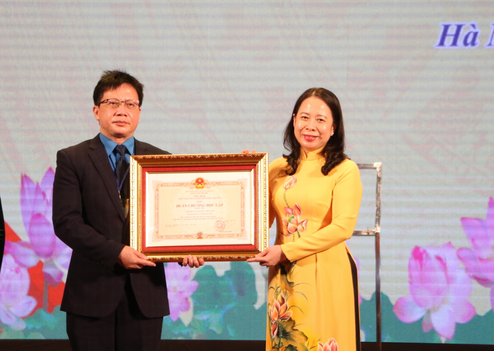 Công đoàn Giáo dục Việt Nam đón nhận Huân chương Độc lập hạng Ba - Ảnh minh hoạ 3