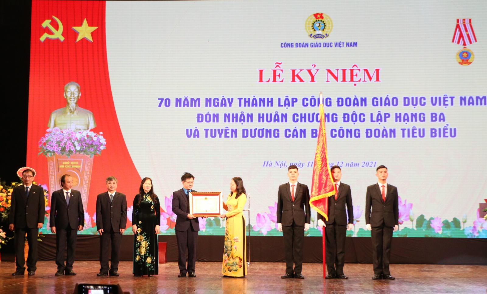 Công đoàn Giáo dục Việt Nam đón nhận Huân chương Độc lập hạng Ba - Ảnh minh hoạ 2