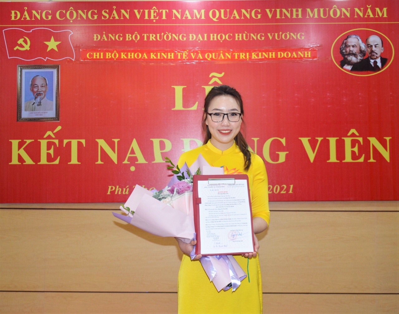 Nữ sinh Phú Thọ nhận giải thưởng Sao tháng Giêng năm 2021