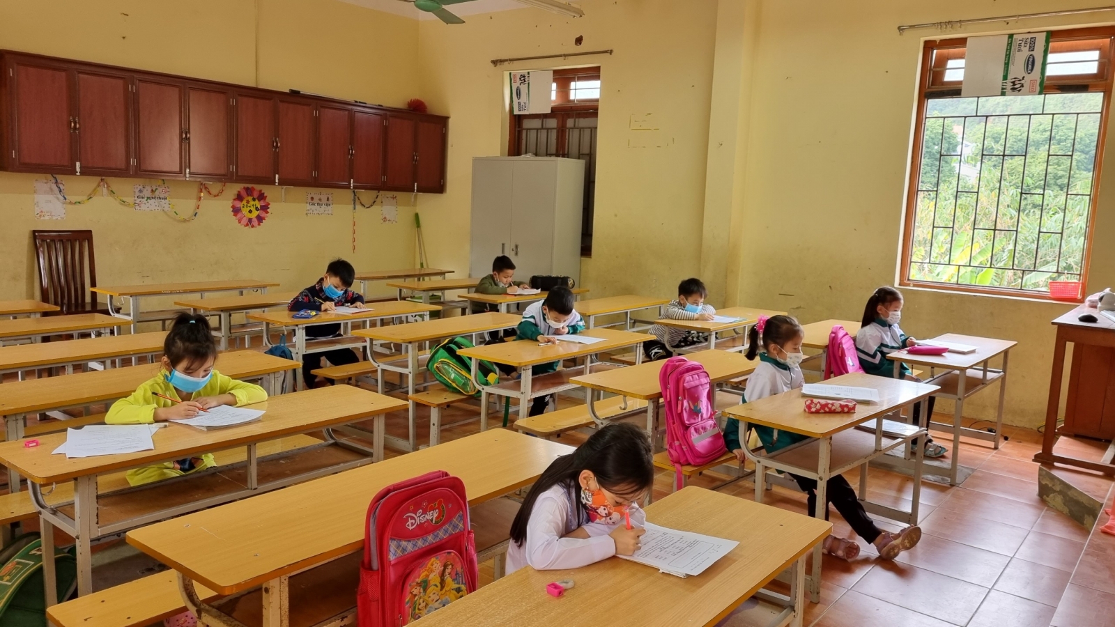 Hà Nội: Học sinh 4 trường ở Quốc Oai ôn tập và thi học kỳ trực tiếp