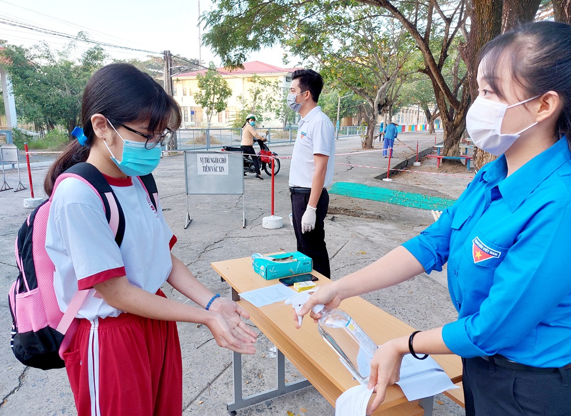 Học sinh Trung học cơ sở Sóc Trăng vui mừng trở lại trường học trực tiếp - Ảnh minh hoạ 2