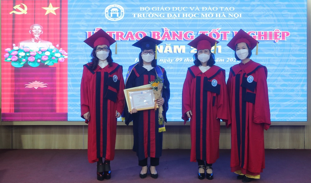 Trường Đại học Mở Hà Nội trao bằng tốt nghiệp với quy mô lớn nhất từ trước tới nay