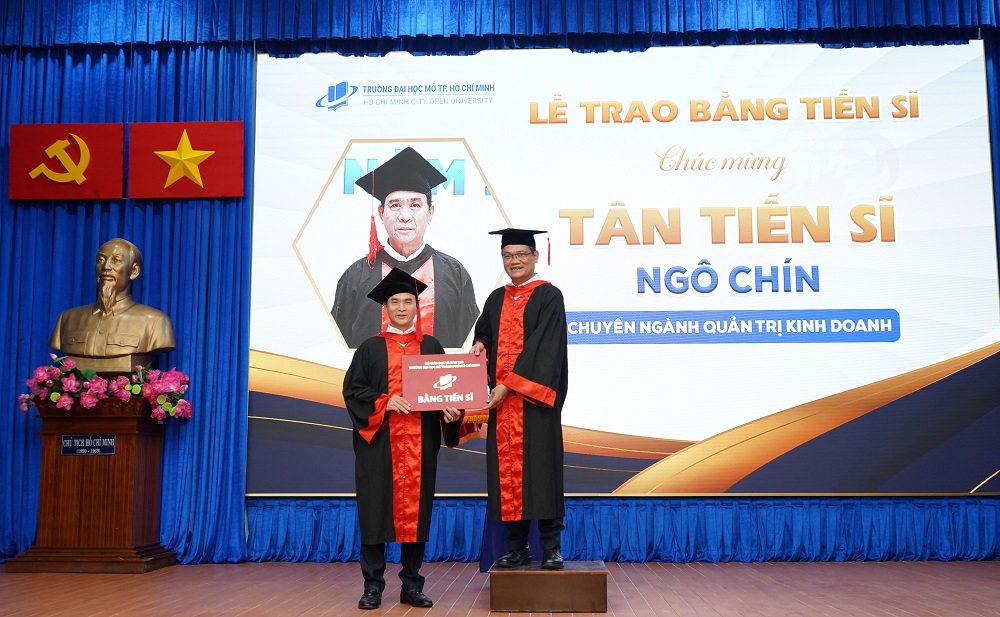 Trường Đại học Mở TPHCM trao bằng cho 196 Tiến sĩ và Thạc sĩ năm 2021