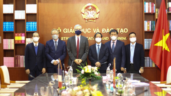 Bộ trưởng Nguyễn Kim Sơn làm việc với Đại sứ Cộng hòa Pháp tại Việt Nam