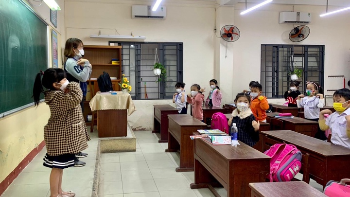 Học sinh lớp 1 Đà Nẵng hân hoan trong "ngày đầu tiên đi học"