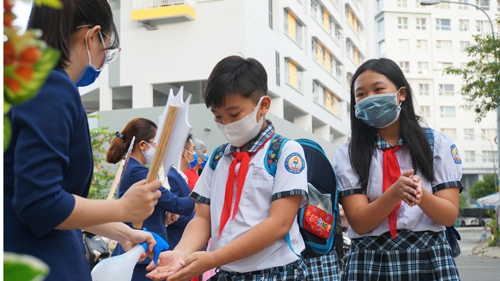 Chính phủ yêu cầu mở cửa trường học trên phạm vi toàn quốc ngay sau Tết