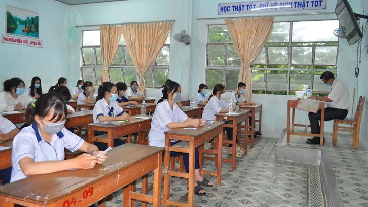 Cà Mau kiên trì vận động học sinh trở lại trường