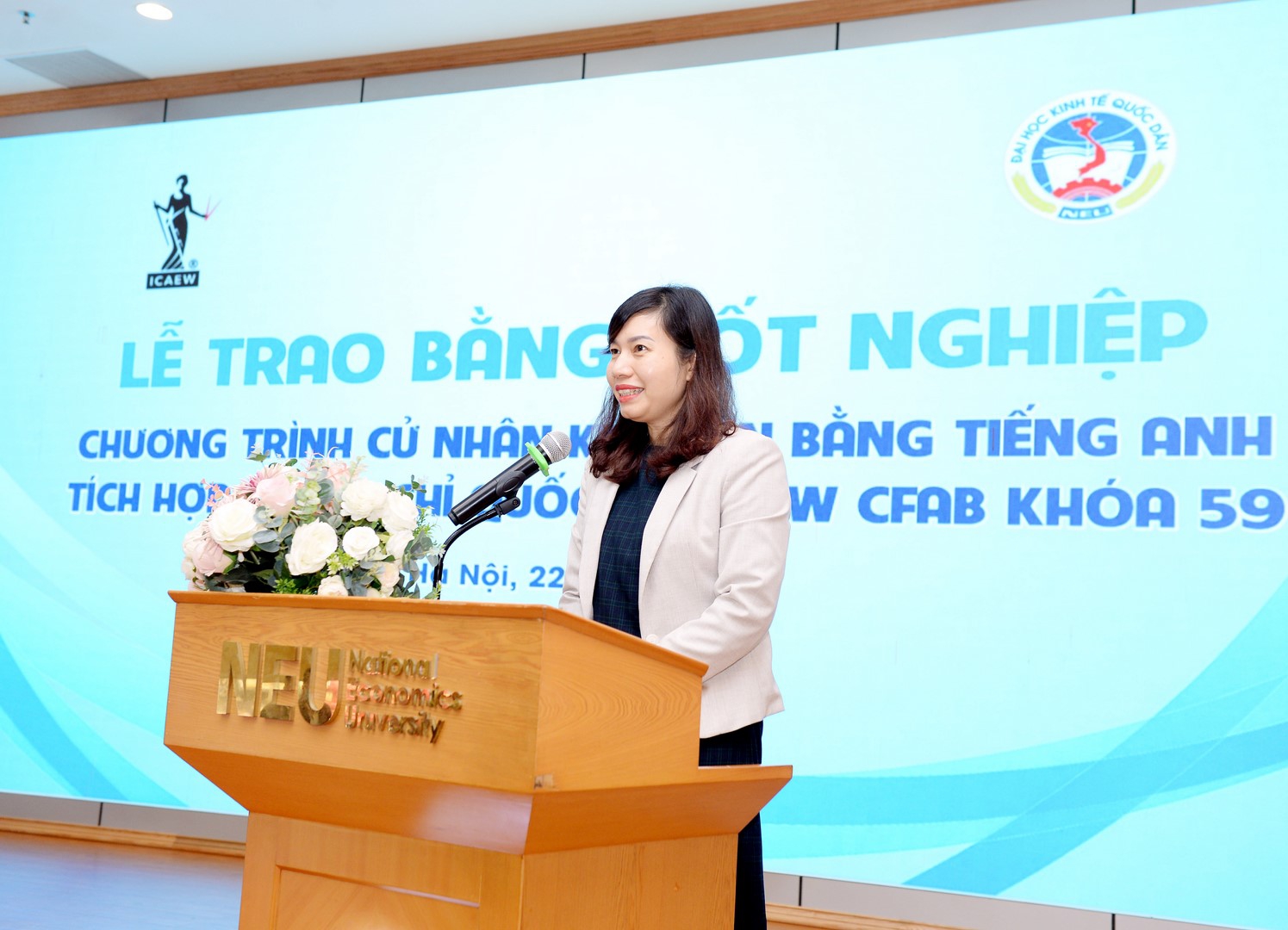 NEU trao bằng tốt nghiệp cho khóa đầu tiên tích hợp chứng chỉ quốc tế ICAEW CFAB - Ảnh minh hoạ 3