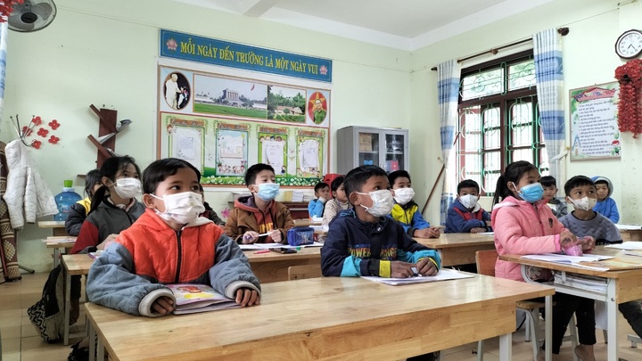 Trường học miền núi Quảng Bình chủ động phòng, chống rét cho học sinh